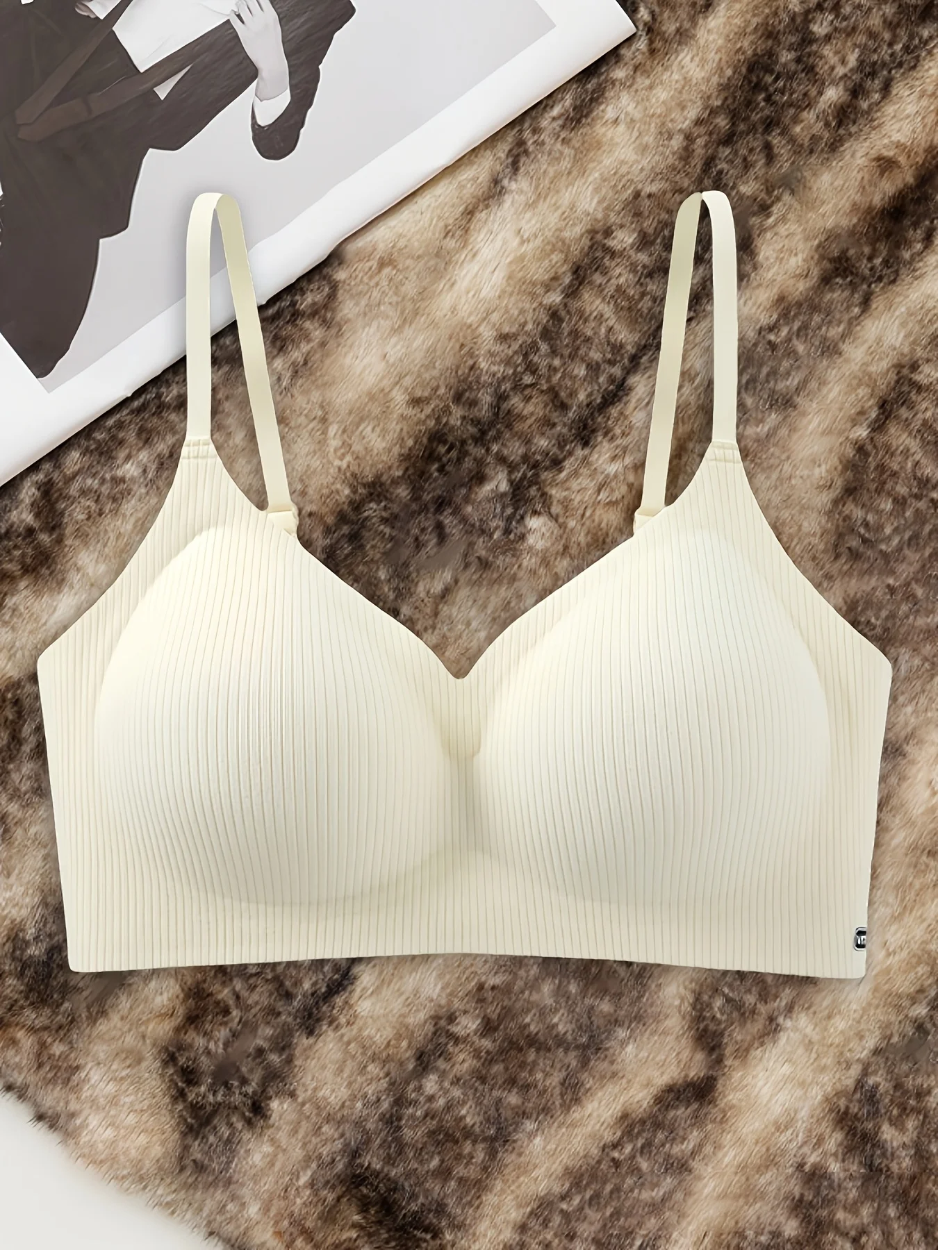 Warm muscle brushed hair no scars beautiful back underwear women's small chest gathered no steel ring thickened and prominent bi