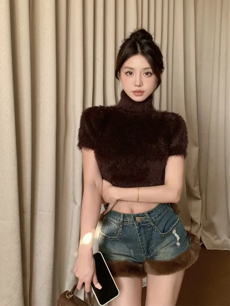 ReddaChic 冬用ファジーレディースジーンズショーツ フェイクファー パッチワーク オールドストレッチ スリム フリンジ カーゴデニムショーツ ギャル Y2K ストリートウェア