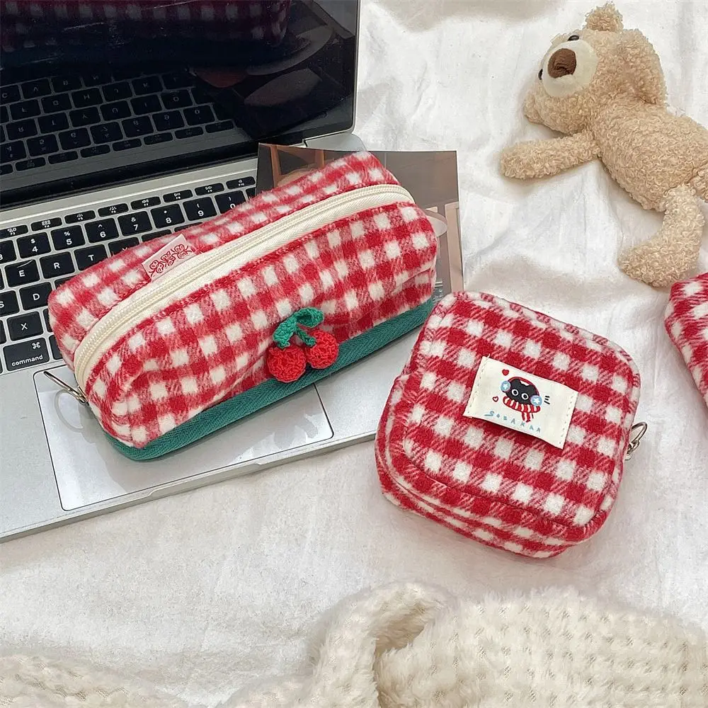 Borsa per il trucco Astuccio scozzese in peluche Borsa per cosmetici dolci e carini con cerniera Ins Tasche da toilette da viaggio semplici per studenti