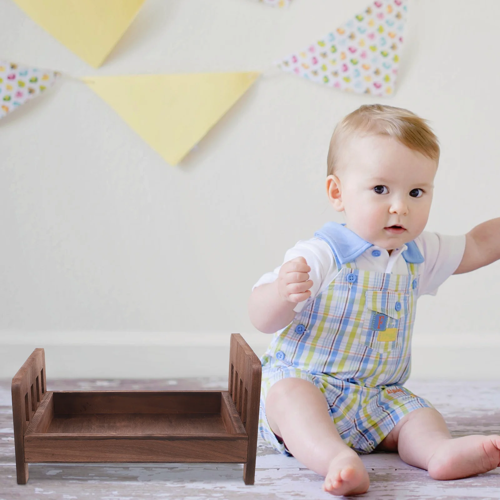 อุปกรณ์ประกอบฉากถ่ายภาพเด็กทารก เตียงไม้ขนาดเล็ก อุปกรณ์ประกอบฉากถ่ายภาพเด็กแรกเกิด อุปกรณ์ตกแต่งถ่ายภาพ เตียงเด็ก อุปกรณ์ประกอบฉากถ่ายภาพ