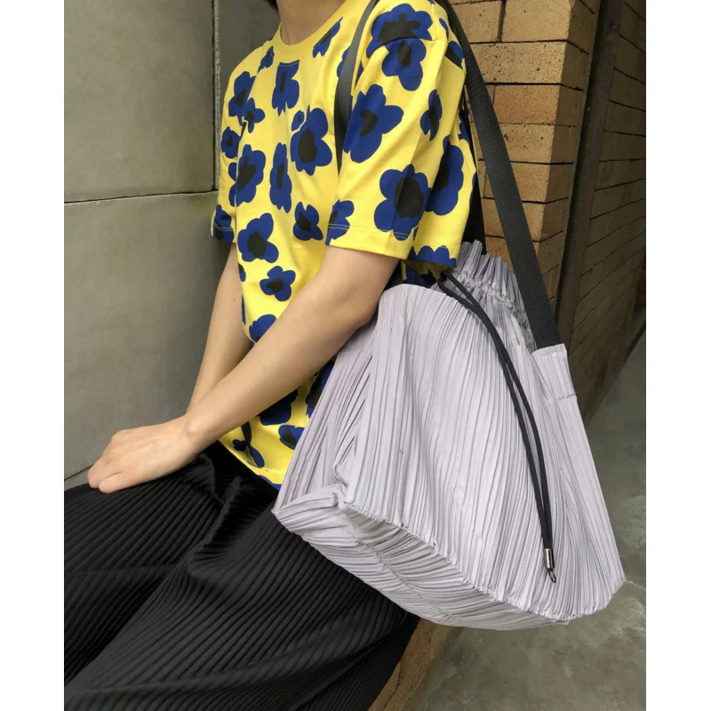 Miyake Pleated Travel Bag Korean 2023 Fashion Shoulder Bags Designer Handbag Tote Bags for Women