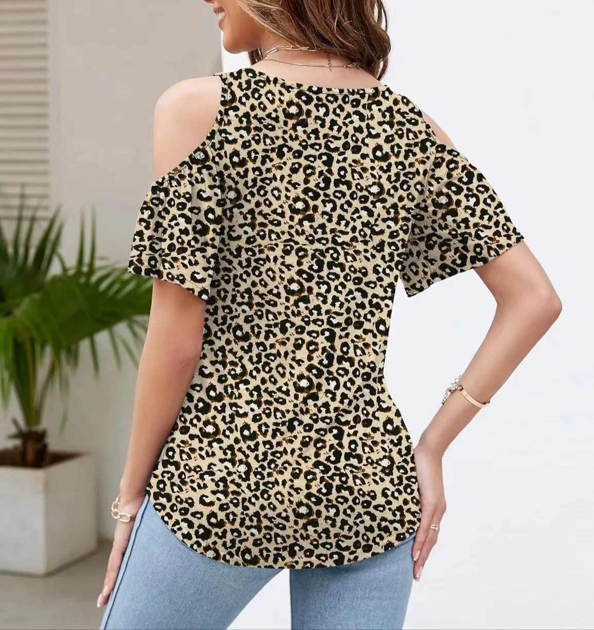 Summer new large-size women\'s print V-neck off-the-shoulder T-shirt short-sleeved blouse woman