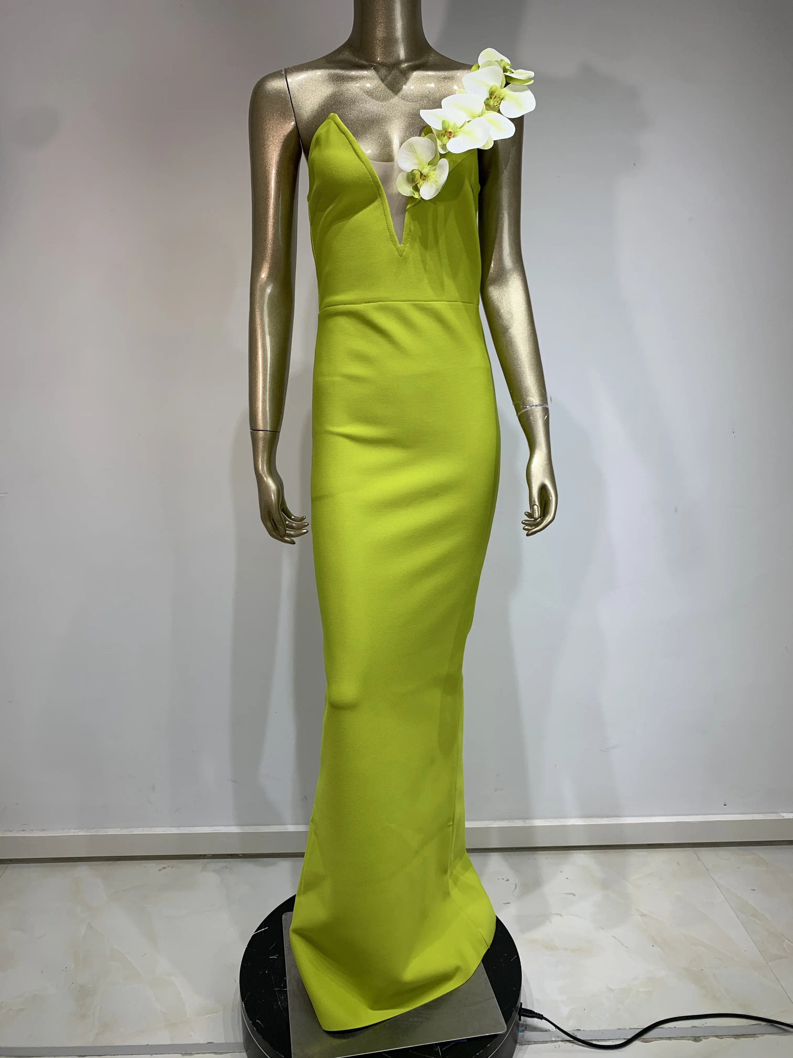 2024 New Neon Green Bandage Party Dress For Women Strapless V Neck Appliques Maxi Long Celebrity Evening Gala Gowns High Quality