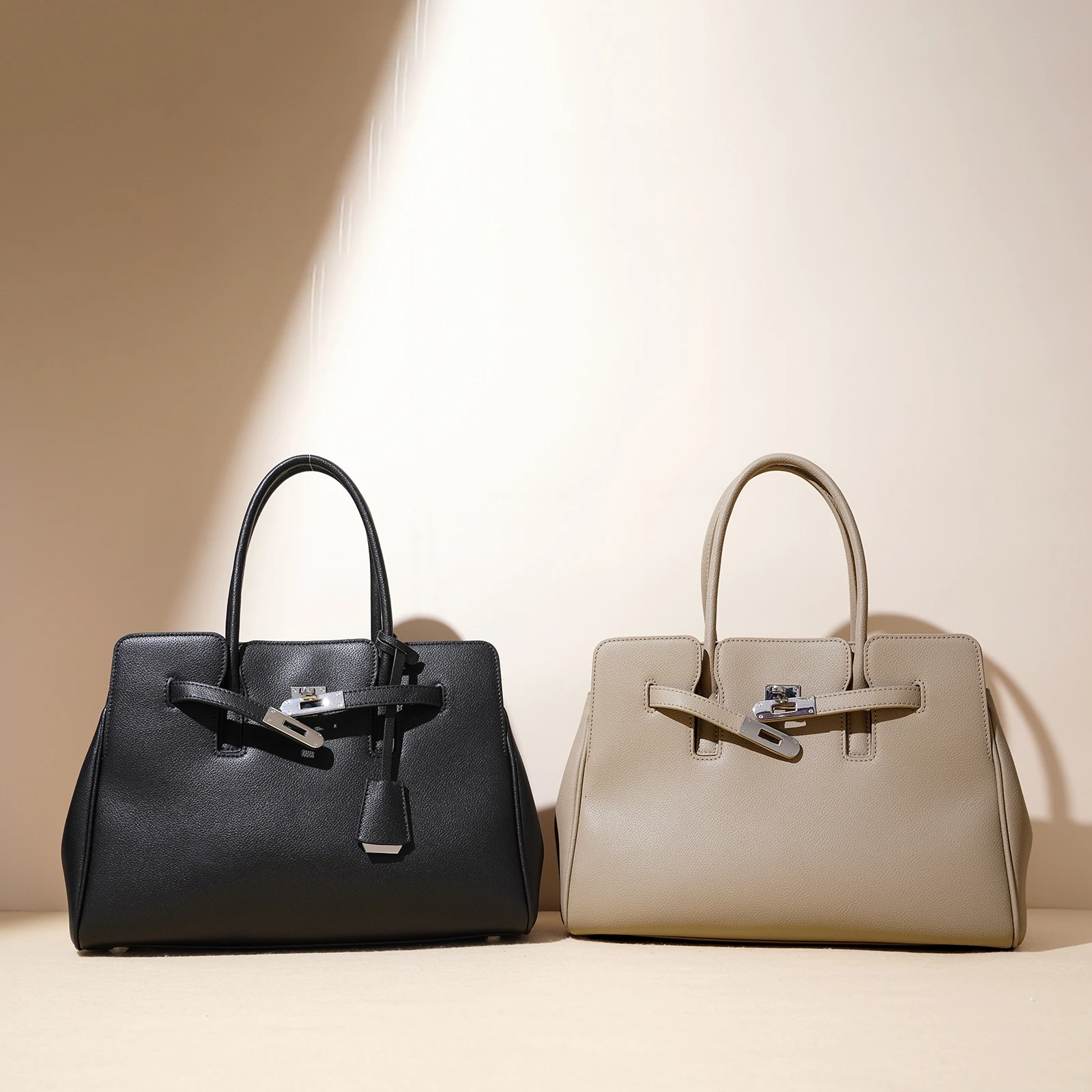 

The new stylish and luxurious handbags for ladies, including genuine leather handbags, crossbody bags, canvas handbags and desig
