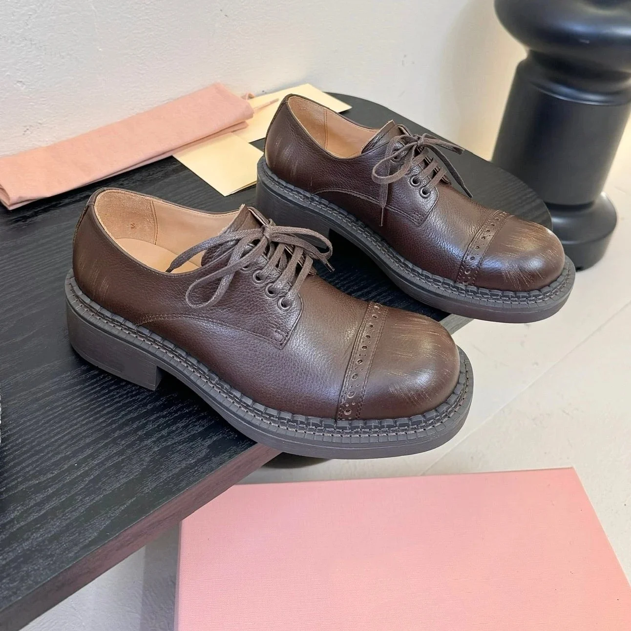 2025 FANGXITING أحدث النمط البريطاني جلد طبيعي جولة تو الدانتيل متابعة امرأة المتسكعون ديربي أحذية أوكسفورد البغال قباقيب البروغ