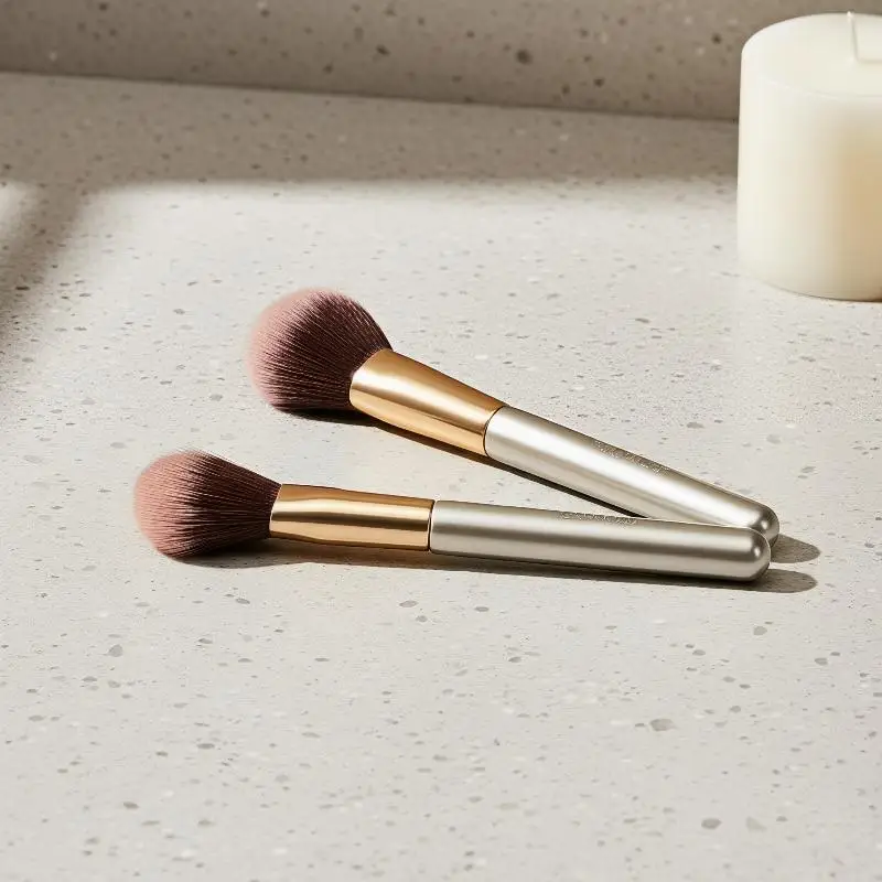 Pinceau à blush angulaire, poils doux et denses, sans cruauté animale, pour blush, illuminateur, contour, maquillage quotidien, adapté aux débutants