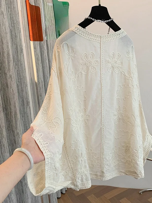 سترة صيفية جديدة لعام 2025 بتصميم عتيق مطرز من القطن بأكمام طويلة وفتحة أمامية للحماية من الأشعة فوق البنفسجية وقميص مكيف للهواء