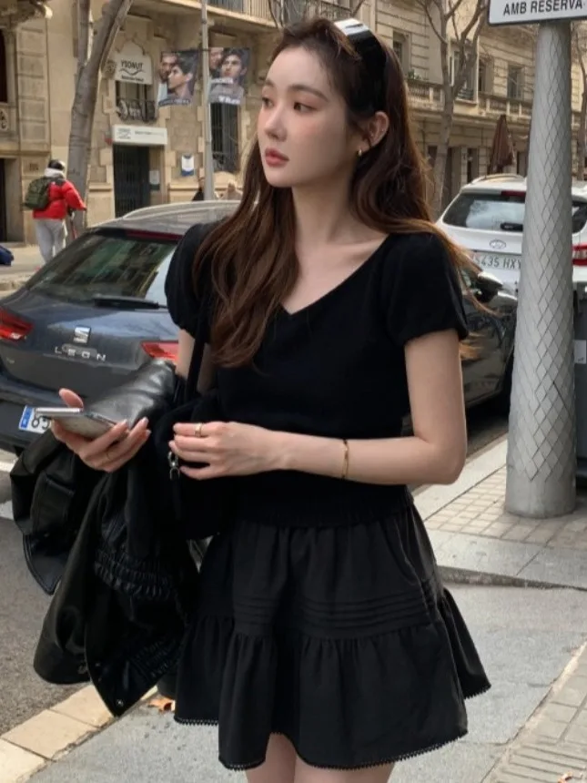 

Sweet Versatile V-Ne Knitwear Skirt Set Summer 2025 Dongda Gate Sle Comfortable Breathable Soft Material Women's Fas...