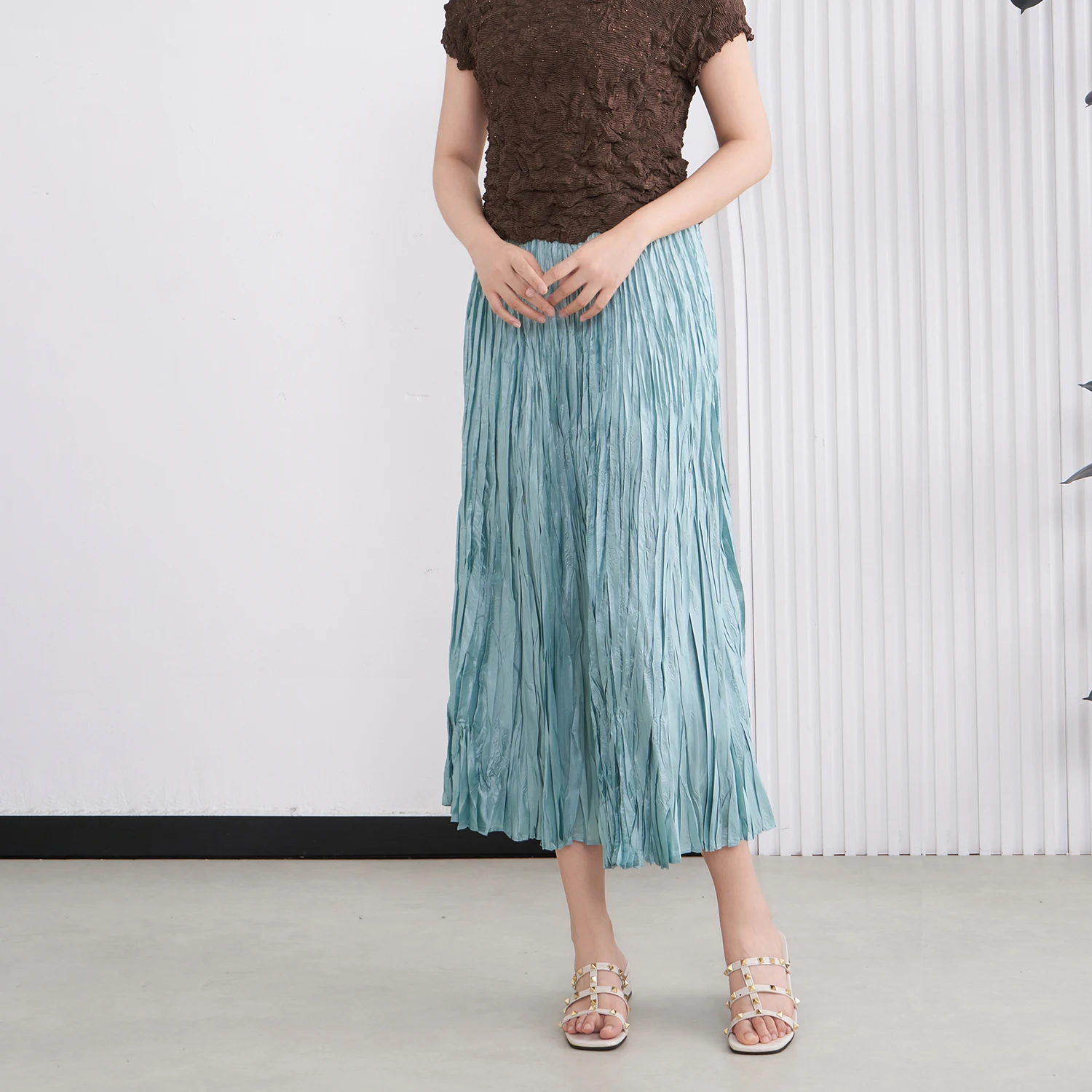 

2025 New Irregular Pleats Series Women's Solid Color Polyester Pleated Skirt Casual and Versatile for Travel