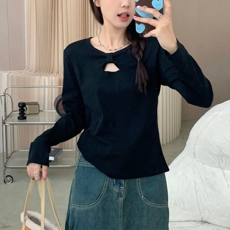 Designed with Careful Design Hollow Twisted Long-sleeved T-shirt Women in Early Autumn New Style Slimming Base