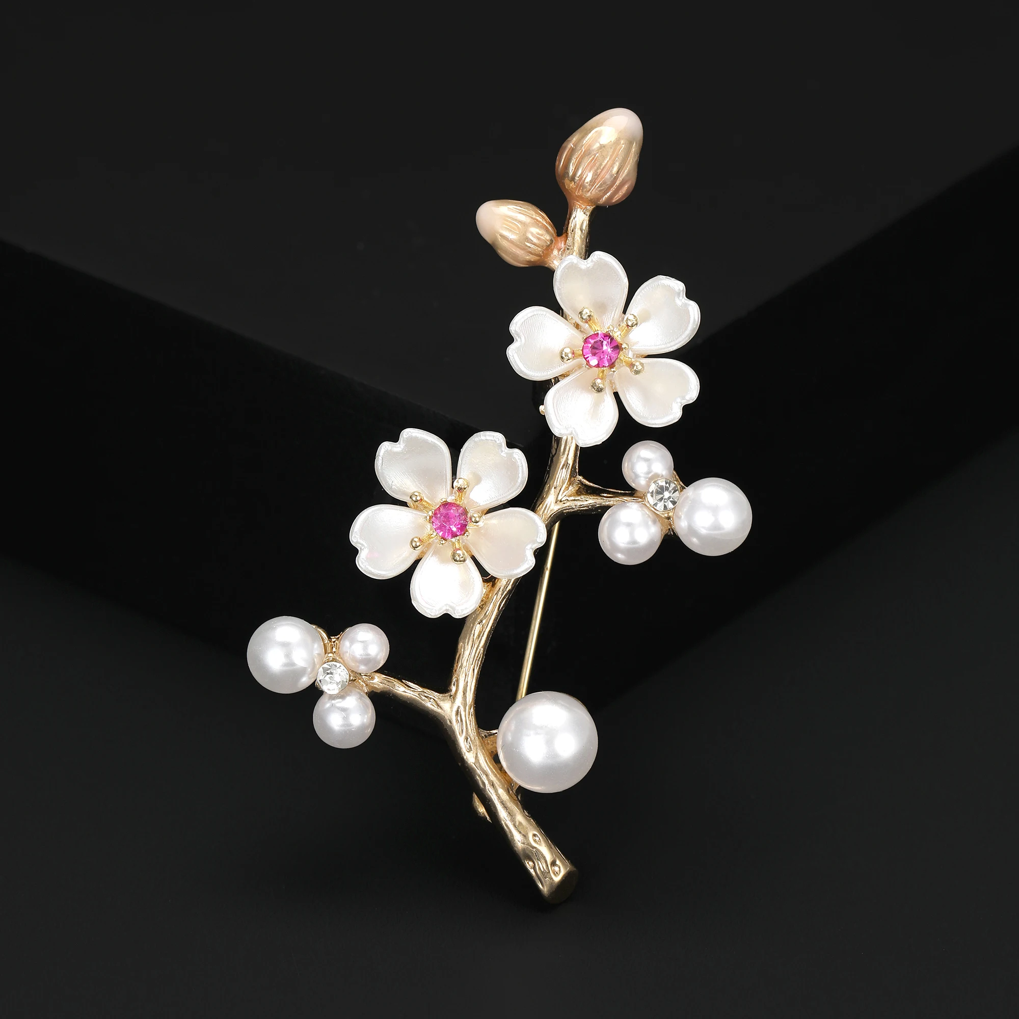 Elegant Plum Blossom Flower Brooches for Women Trendy Shell Flowers Weddings Banquet Party Brooch Pins Gifts