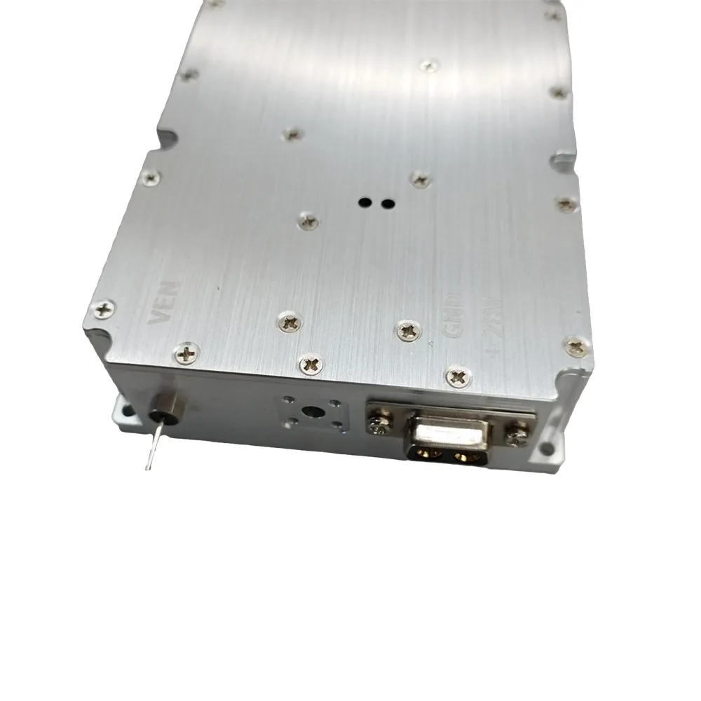 100BT O 200BT Equipado con un protector circular, una antena y disipación de calor se requieren