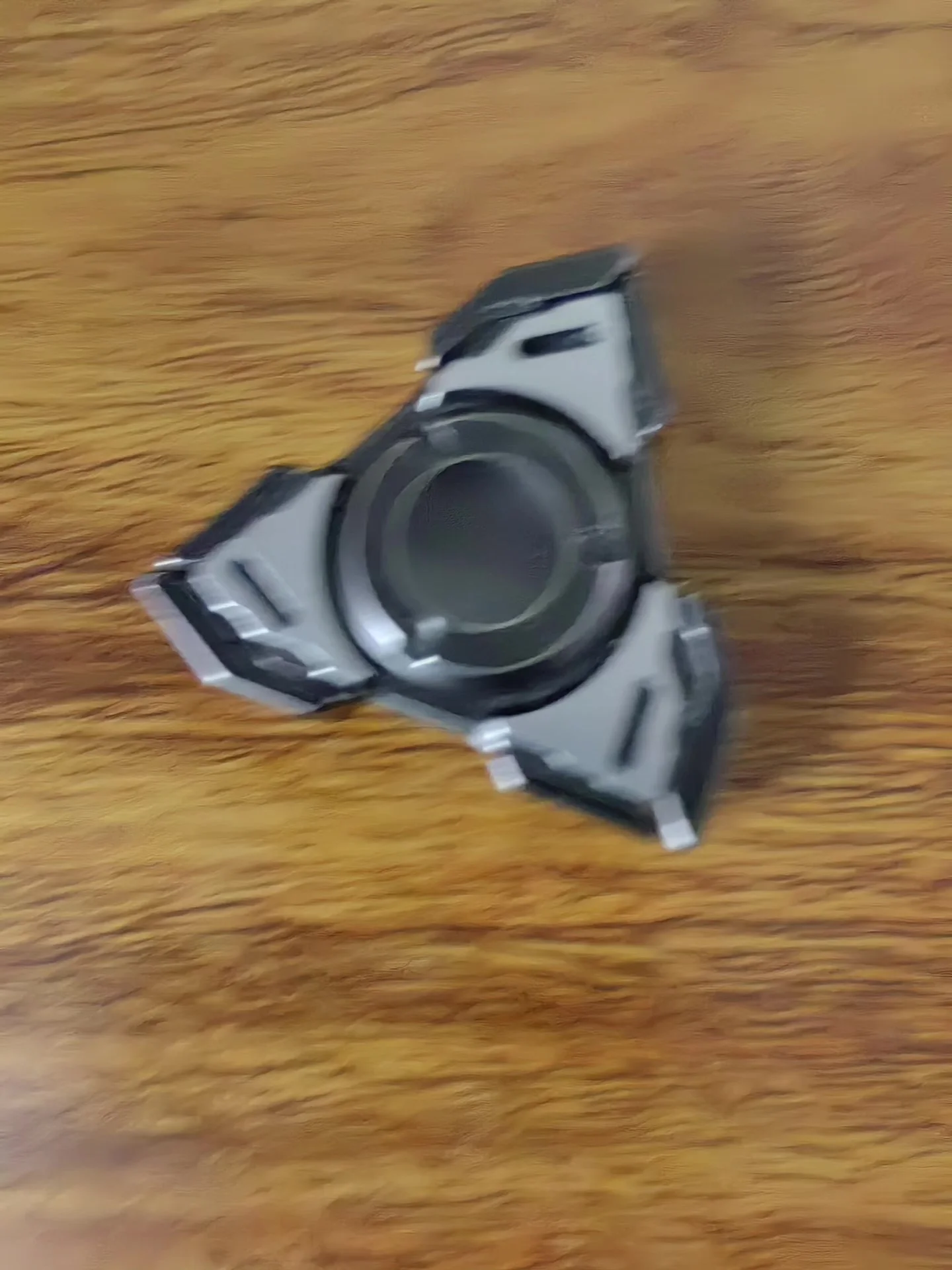 Used EDC To Play Ulezhi Broken Blade Fingertip Gyro, Stainless Steel Material, Panda Color Scheme EDC Decompression Toy