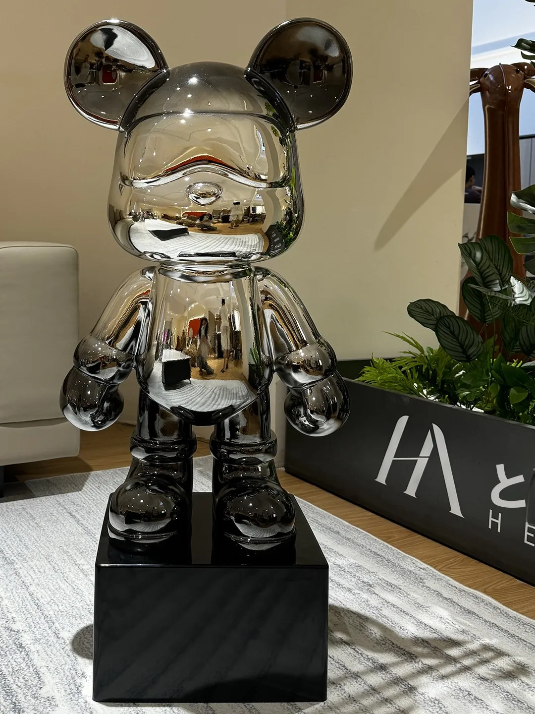 

Large Floor Standing Cartoon Violent Bear Decorative Money Box Home Living Room TV Cabinet Entrance Creative Decoration Piece