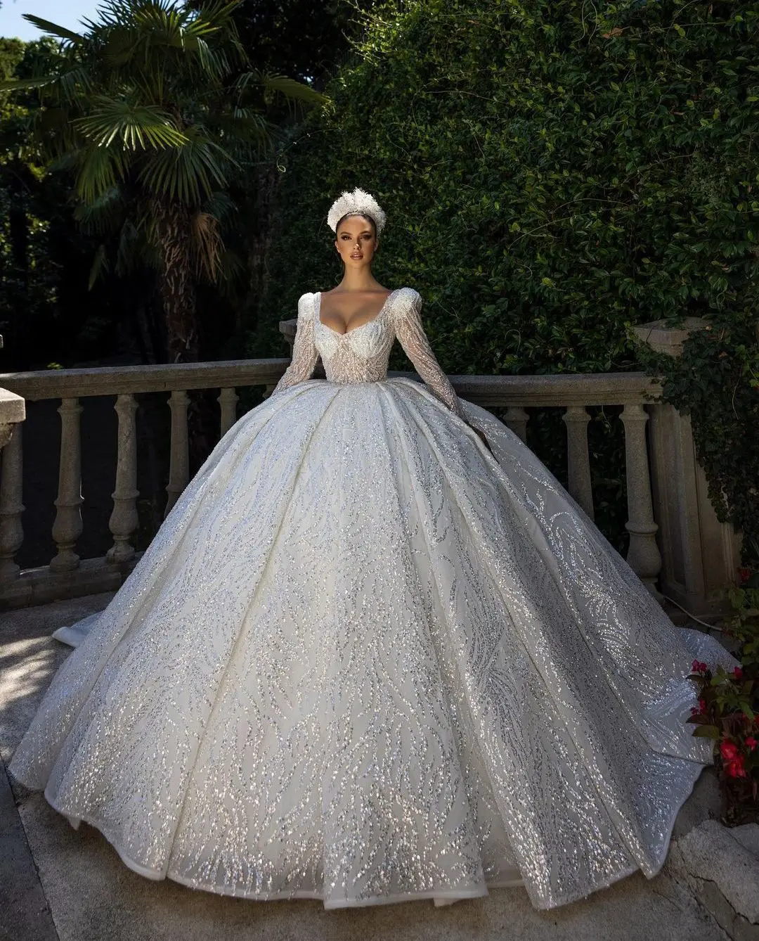 Luxury Ball Gown Wedding Dresses Long Sleeves V Neck Sparkly Sequins Appliques Beaded Ruffles Bridal Gowns Vestina De Novia