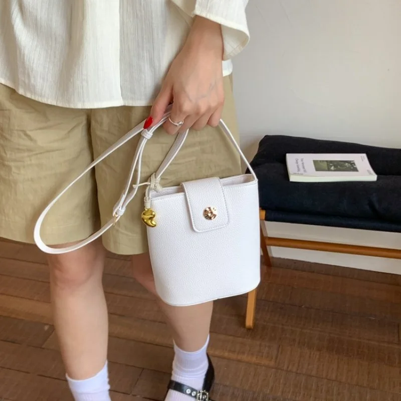 

Vintage Inspired Leather Messenger Bag For Women With Crossbody Strap For Practical Daily Use