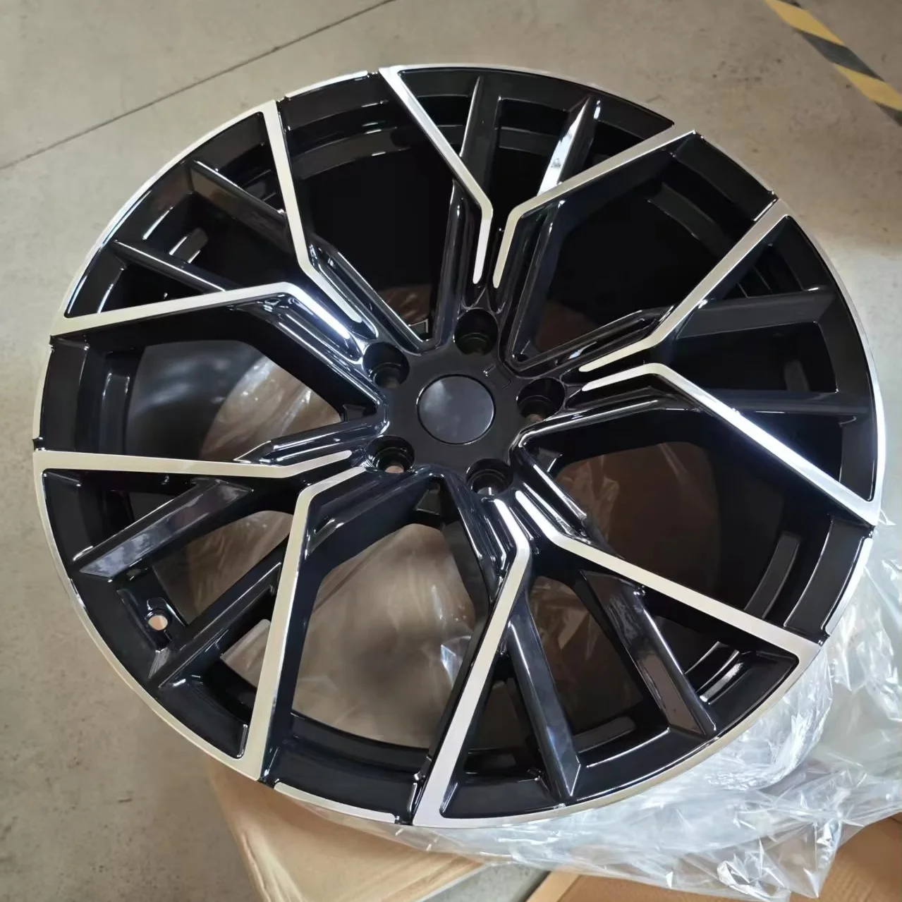 YQ عالية الأداء سبيكة عجلات الحافات المعطي تكلم 18 19 20 بوصة أسود اللون عجلات سيارة الركاب لسيارات BMW M8 5X120 5X112