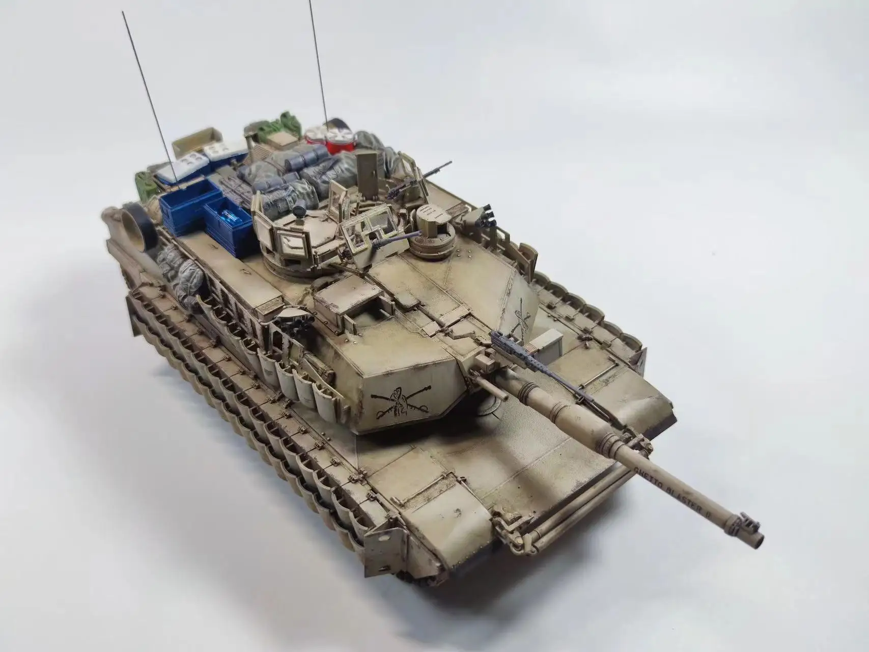 1/35 American M1A2 main battle tank in desert livery. Fully internalized, high-end OEM finished model