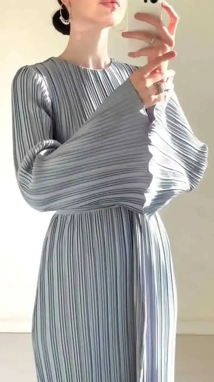 ربيع 2025 المرأة والخريف فستان طويل جديد أنيق مطوي مضيئة كم منتصف طول فستان رداء Vestido المرأة أنيقة