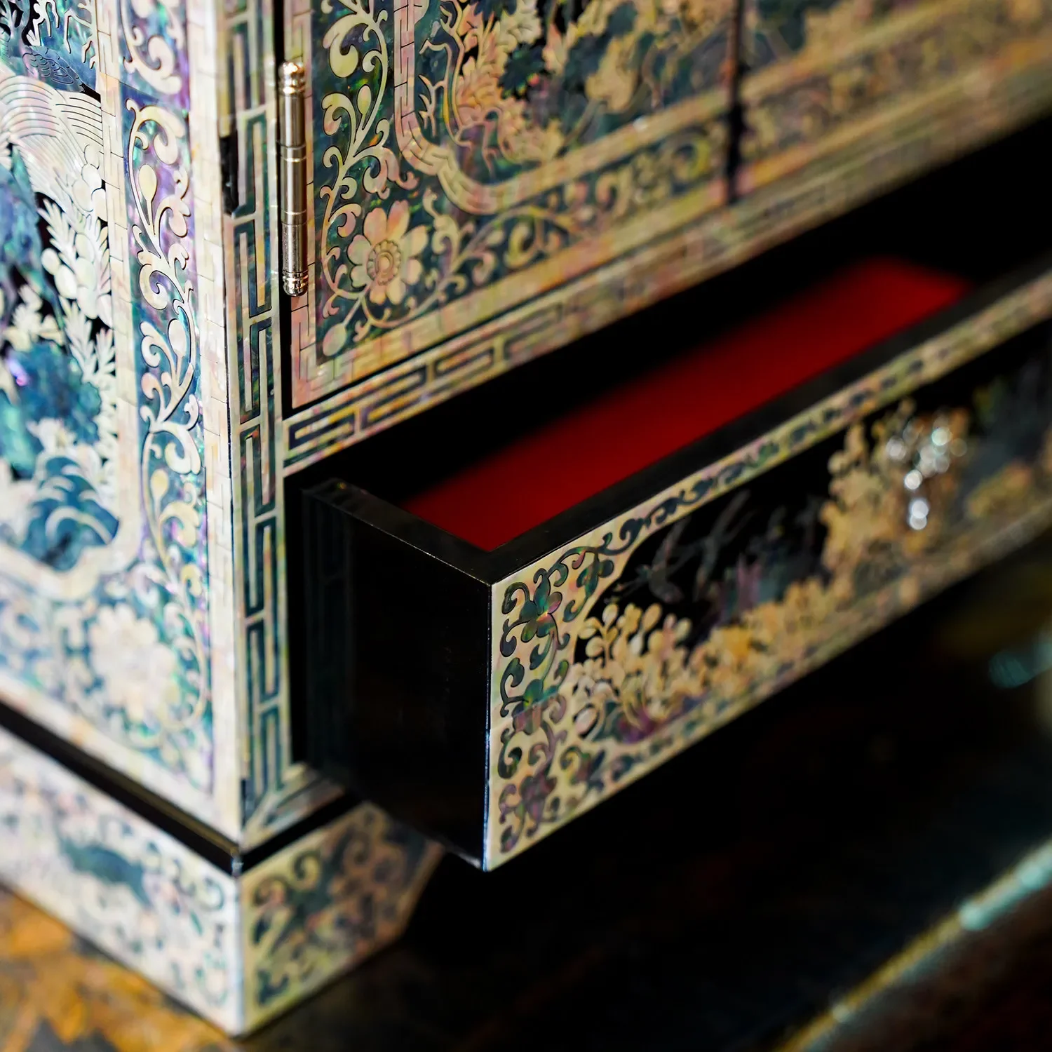 Dian lacquer Chinese retro solid wood jewelry cabinet necklace earrings storage cabinet