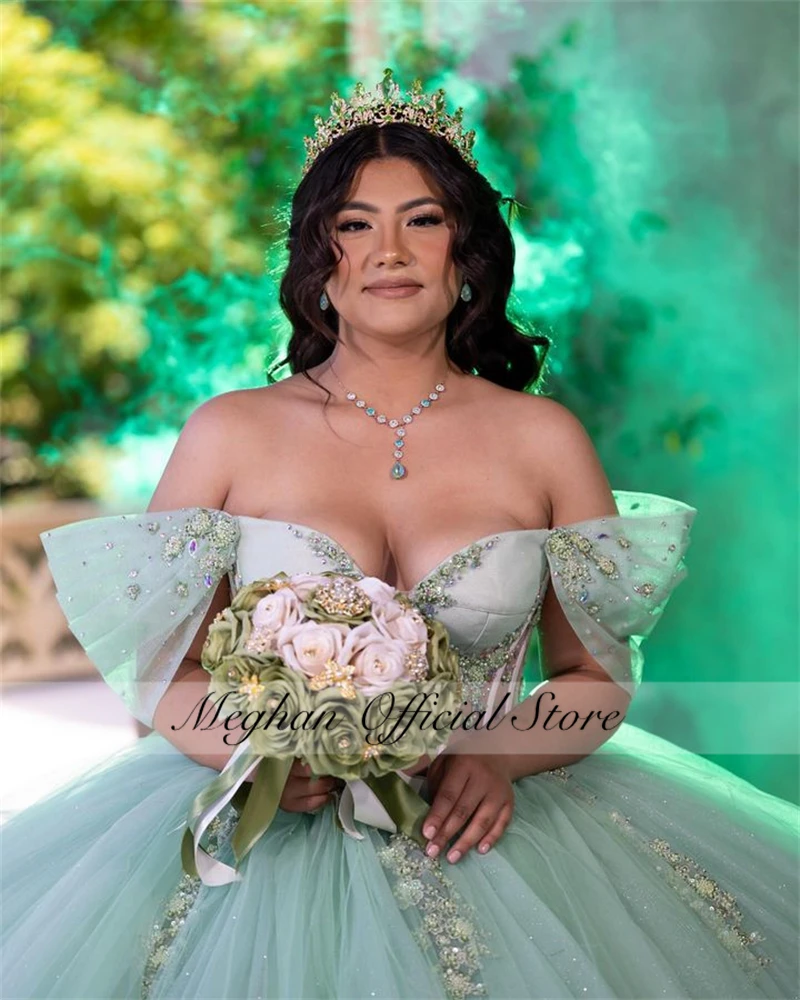 Abito Quinceanera verde chiaro con spalle scoperte 2025 abito da ballo con perline abito da ballo Appliques Puffy Luxury Sweet 16 15 personalizzato