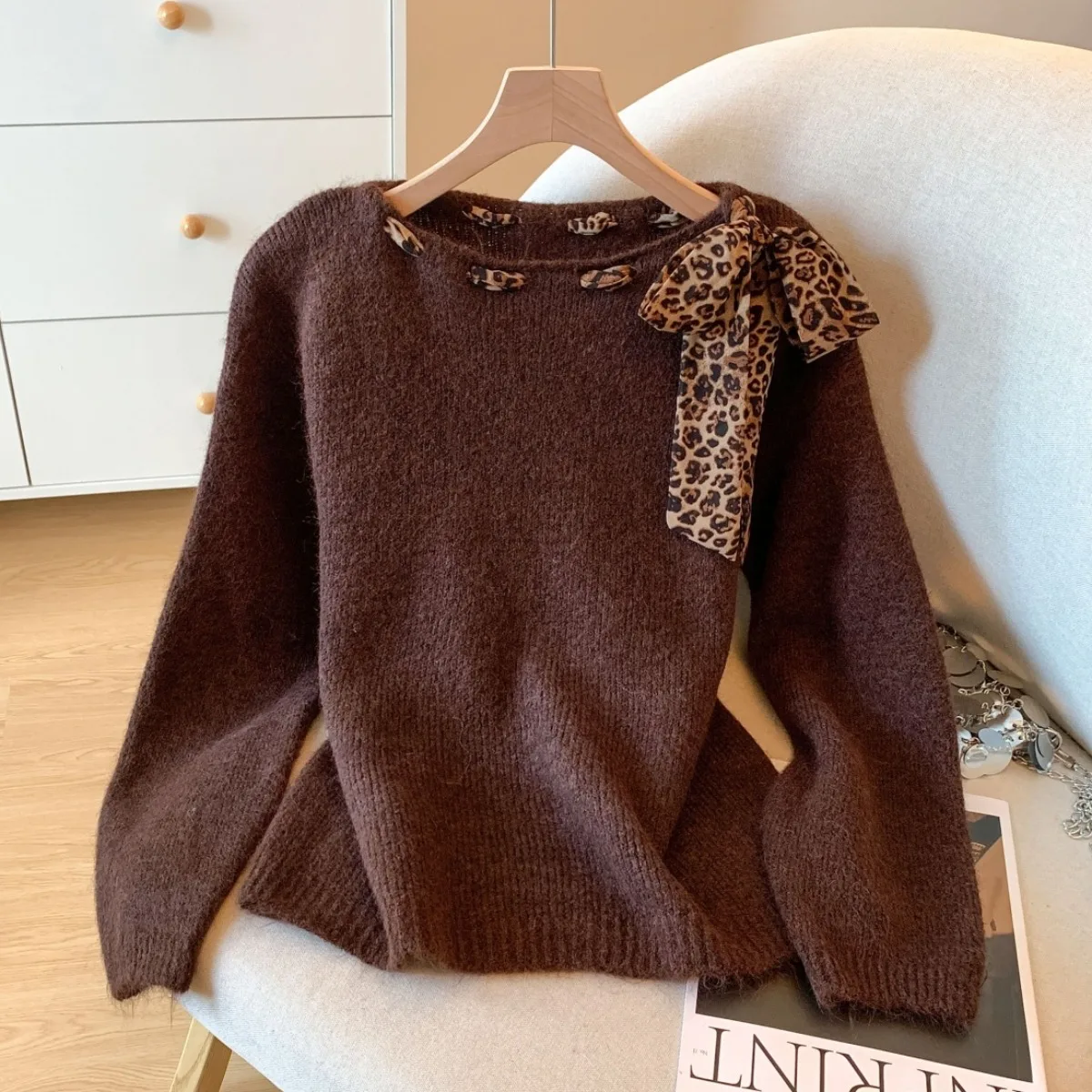 الرجعية الأمريكية الخريف الشتاء مثير ليوبارد طباعة وشاح حريري جولة Ne Long Sve فضفاض التخسيس القهوة اللون T irt للنساء