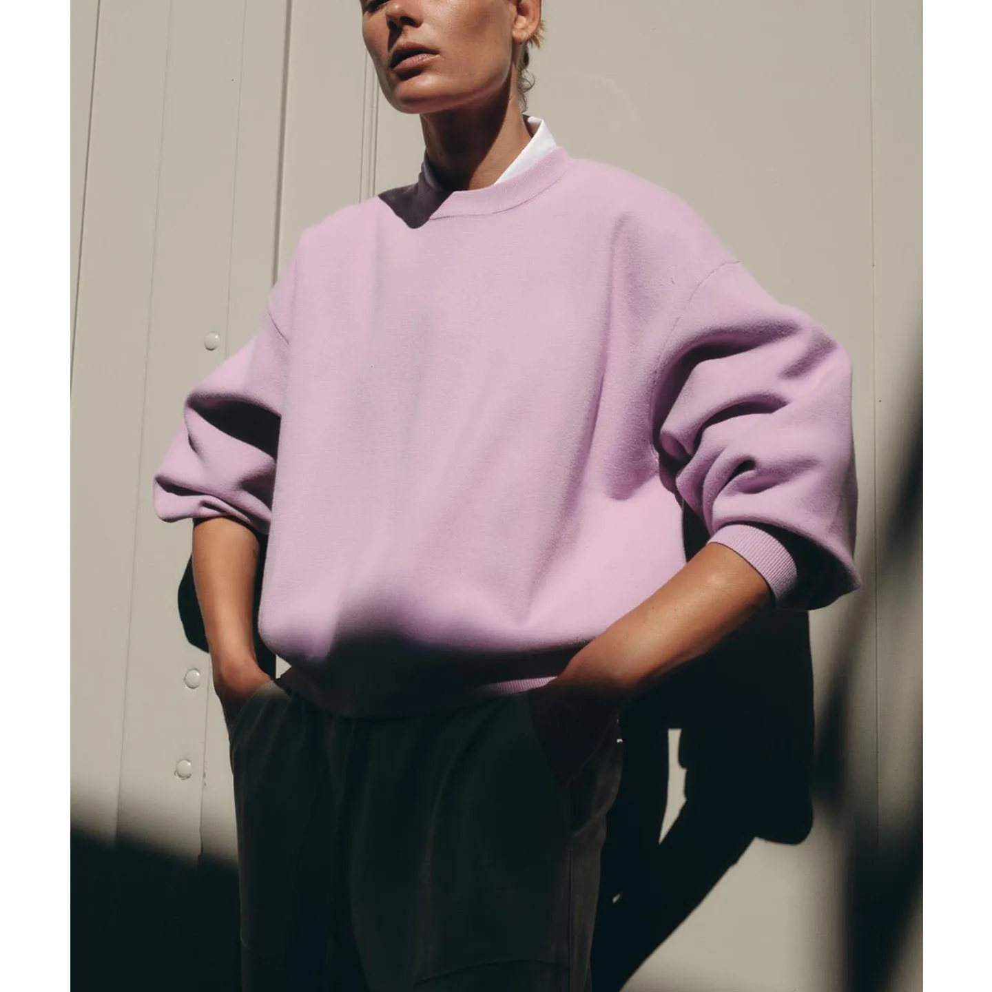 Luźny, długi sweter damski z dzianiny, prosty, elegancki, jesienny, modny, z włókna poliestrowego, pojedynczy element, do pracy.