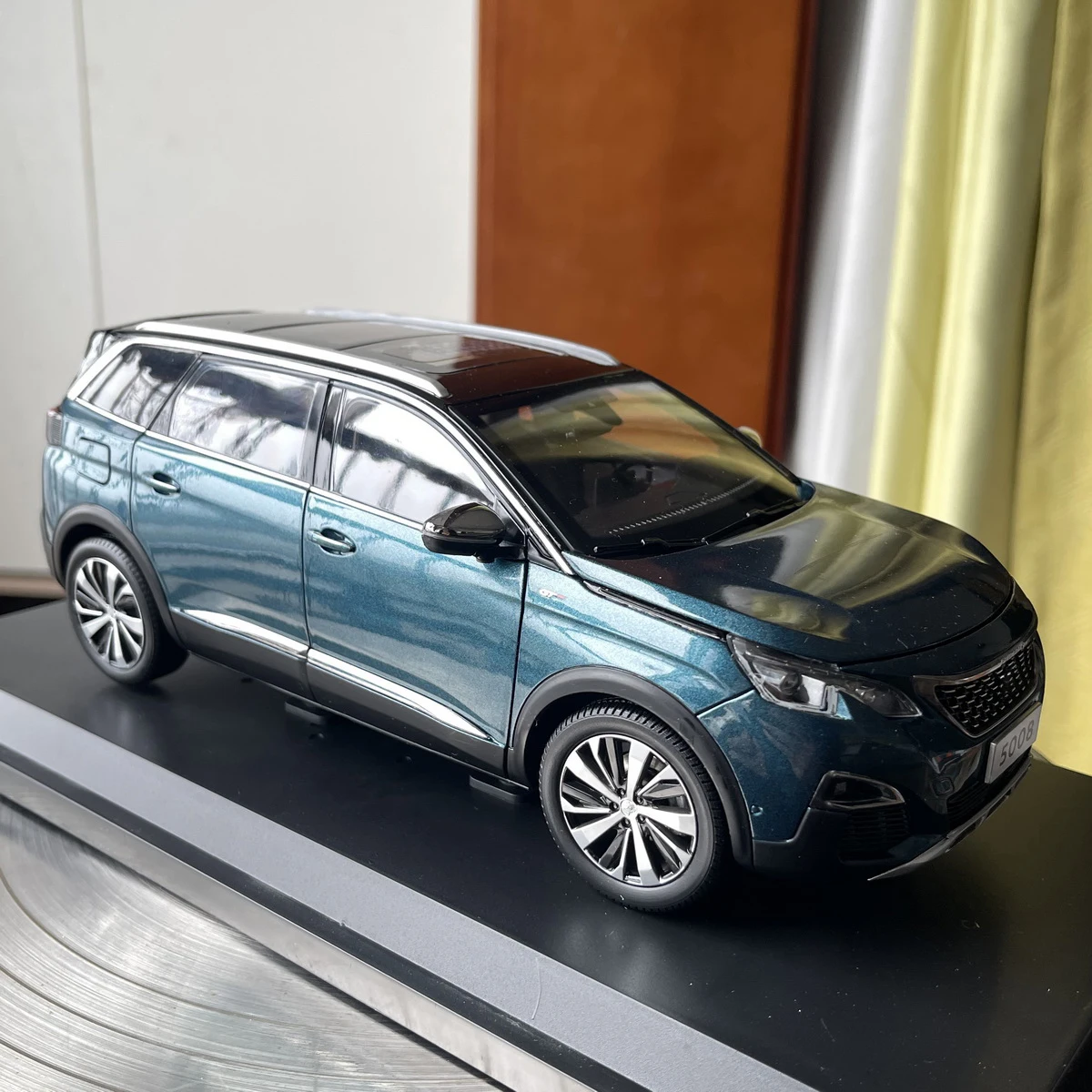 

New Generation 5008,Die Cast Alloy Car Model,mini SUV Model,Collection Display, Adult Boy Gift,blue,6 Seat,1:18