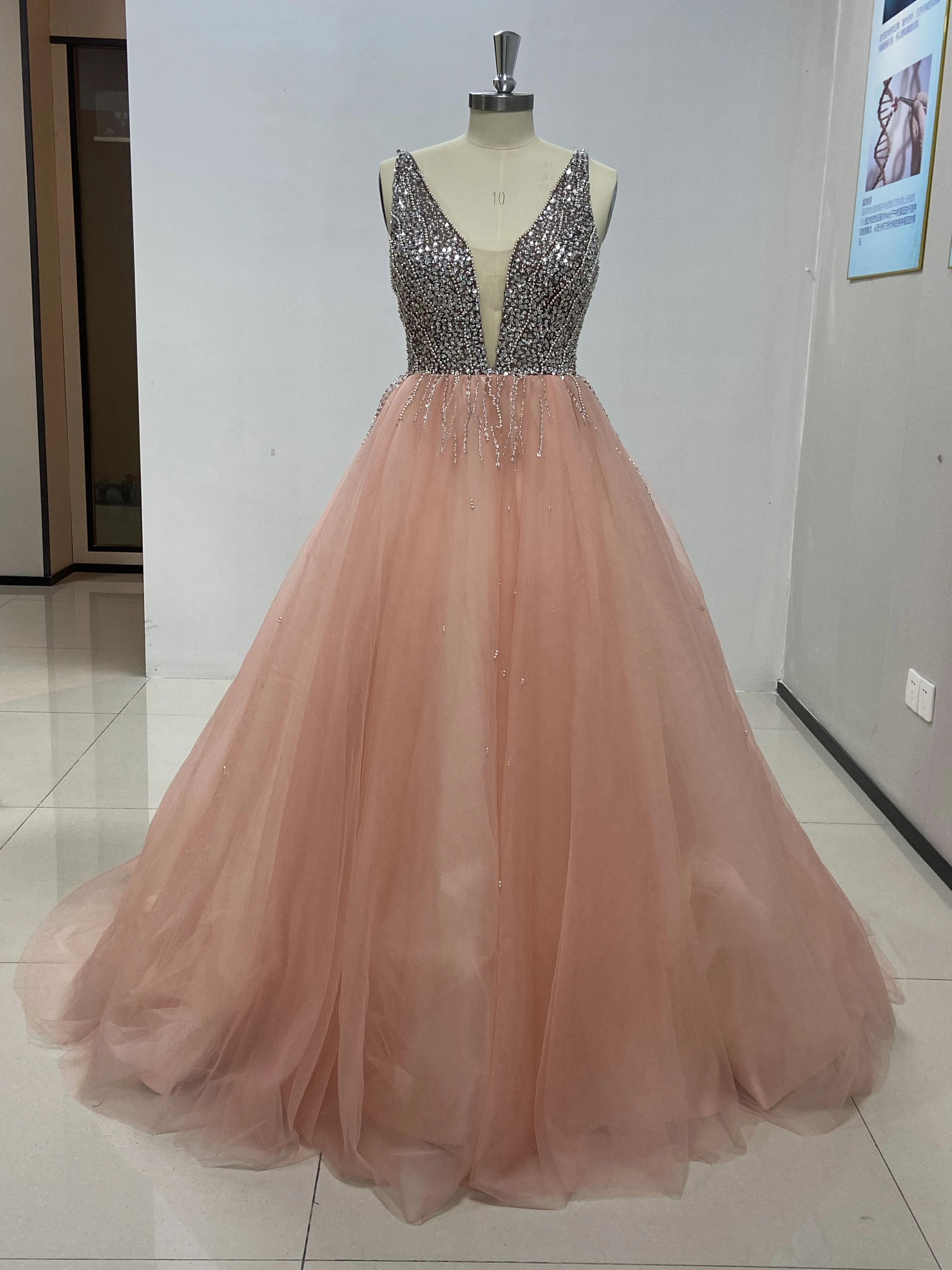 2024 Luxury Crystals Quinceanera Dresses Ball Gown Tulle Prom Debutante Sixteen Sweet 16 Dress vestidos de 15 anos