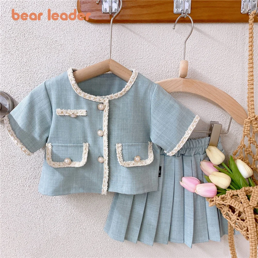 Bear Leader Korean Version of The Girl\'s Small Incense Wind Set 2023 Summer New Short-sleeved Top Pleated Skirt Two-piece Set