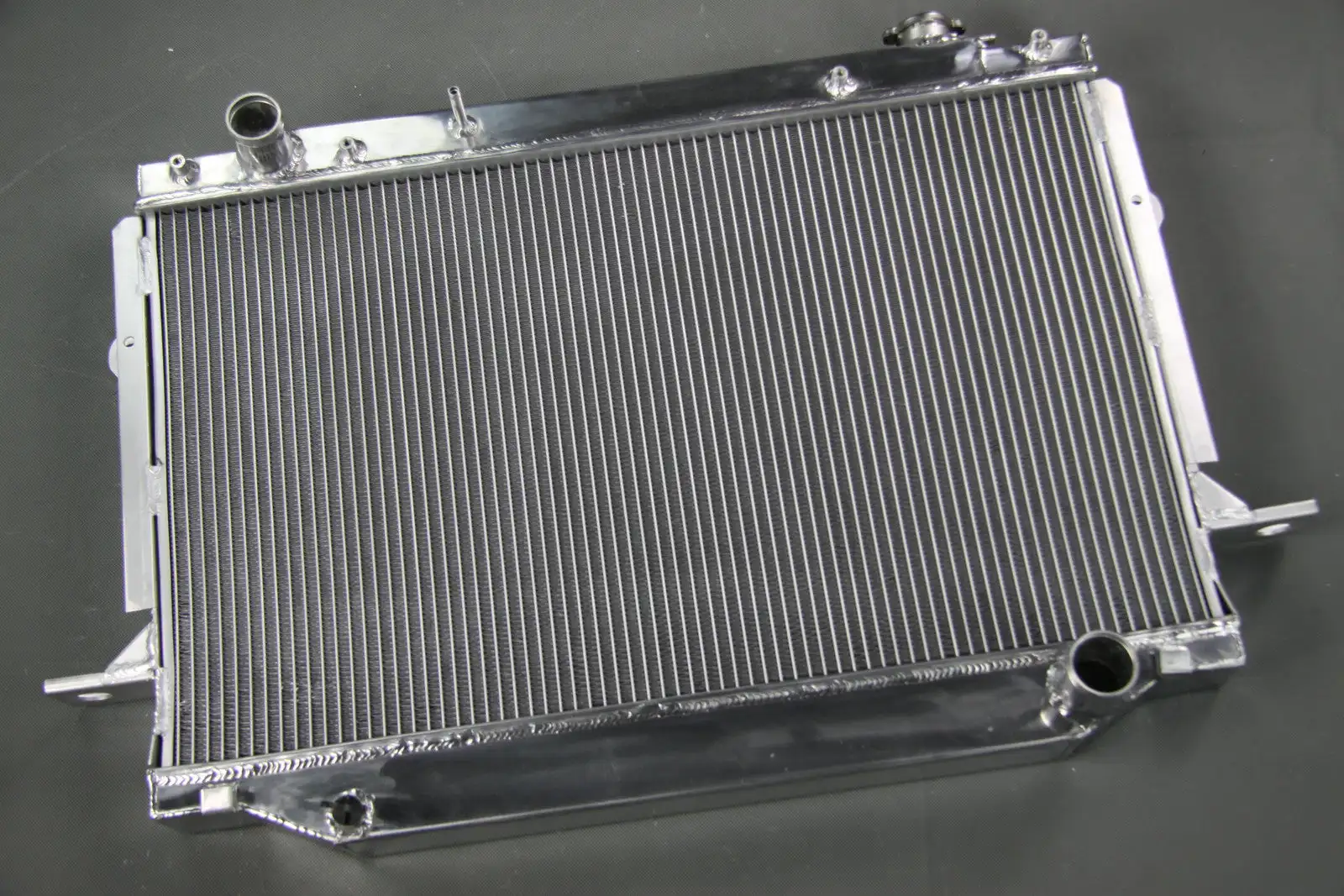 Aluminium Radiator for 1996 1997 Lexus LX450 Base L6 4.5L；1993-1997 Toyota Land Cruiser Base L6 4.5L