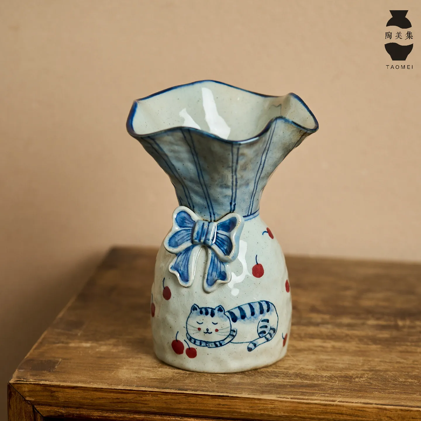 

Керамические вазы, домашние глиняные кувшины в античном стиле, расписанные вручную, с милыми котиками, маленькие декоративные вазы, креативные ретро-украшения для рабочего стола