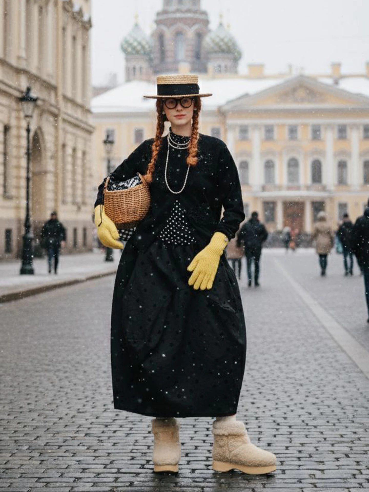 

Черный вязаный кардиган с цветочными деталями. Повседневная уличная одежда в стиле ретро и художественный стиль 255267.