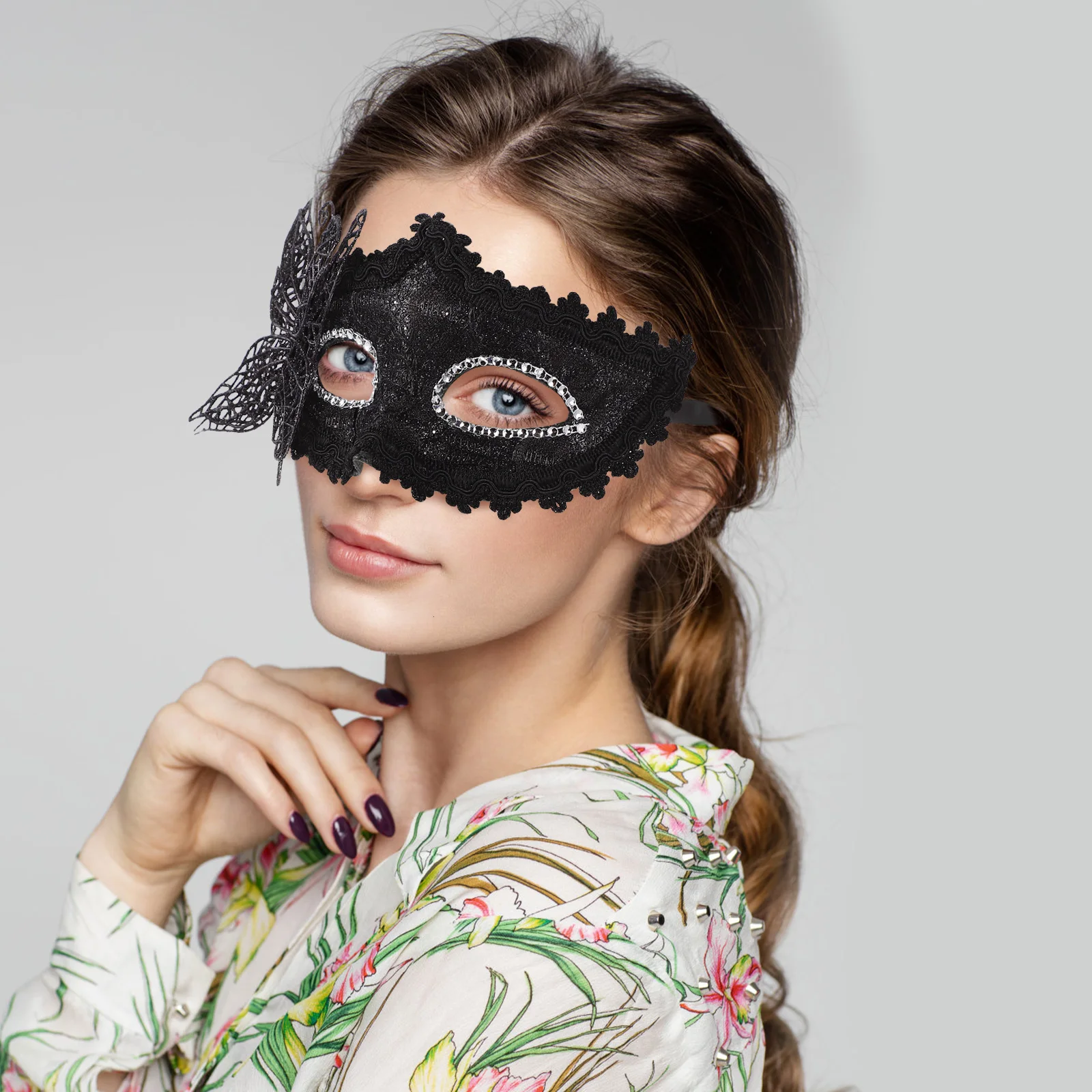 

Stunning Half Face Masquerade Mask Hand Adjustable Lace and Plastic Mask for Party Halloween Christmas Carnival Use