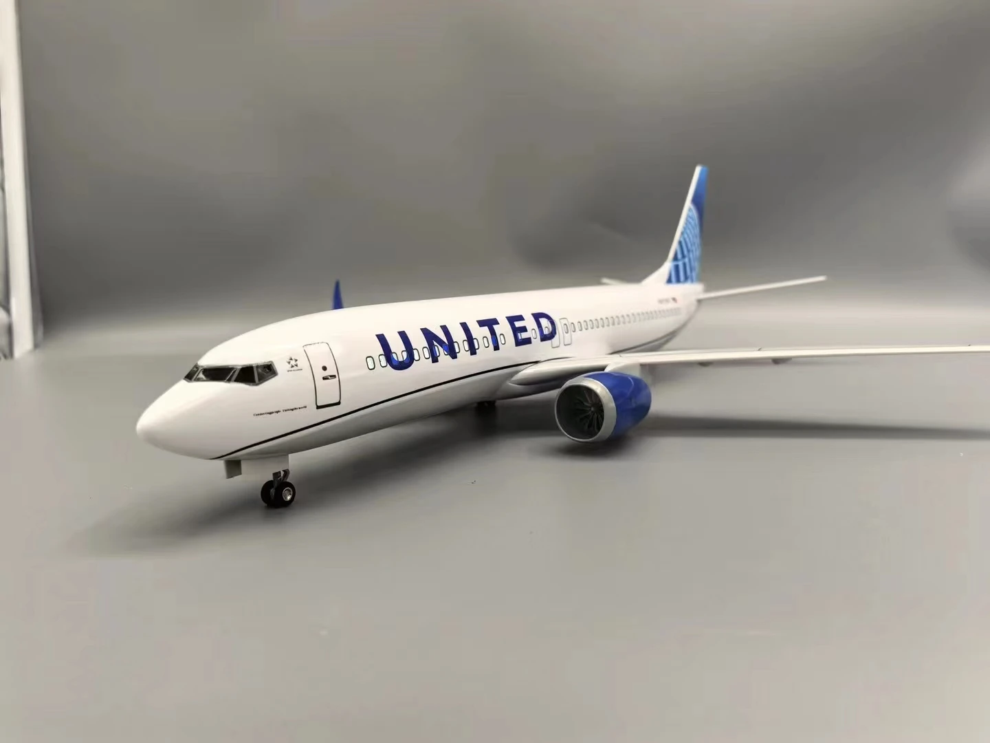

Scale Airplane Model 737Max United Airlines 47CM Plane Model With Landing Kits To Build Model Plane Toys Aircraft For Children