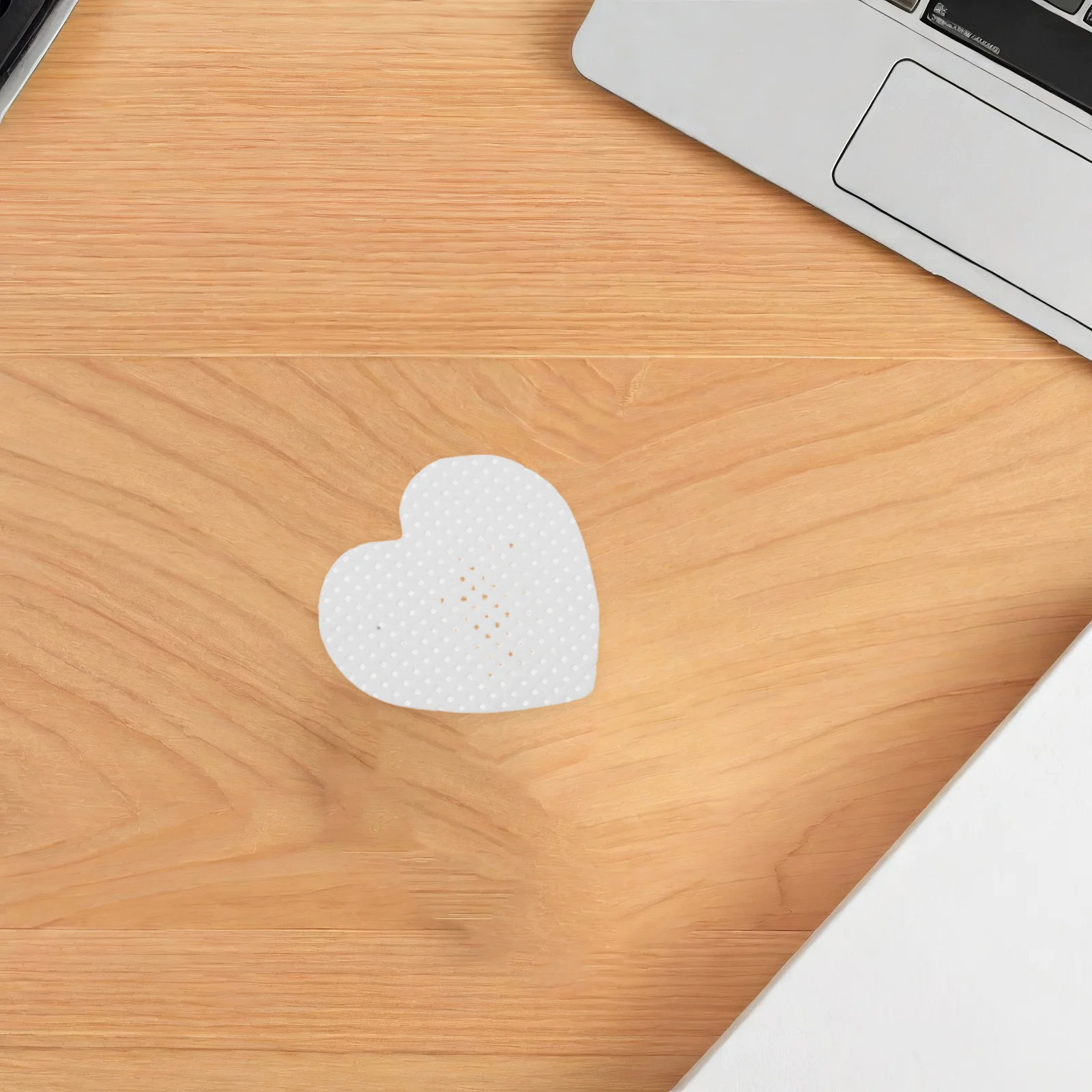 500Pcs Lint Free Nail Wipes Heart Shaped Pads No Fiber Residue Perfect for Gel Removal and Post-Extension Cleaning