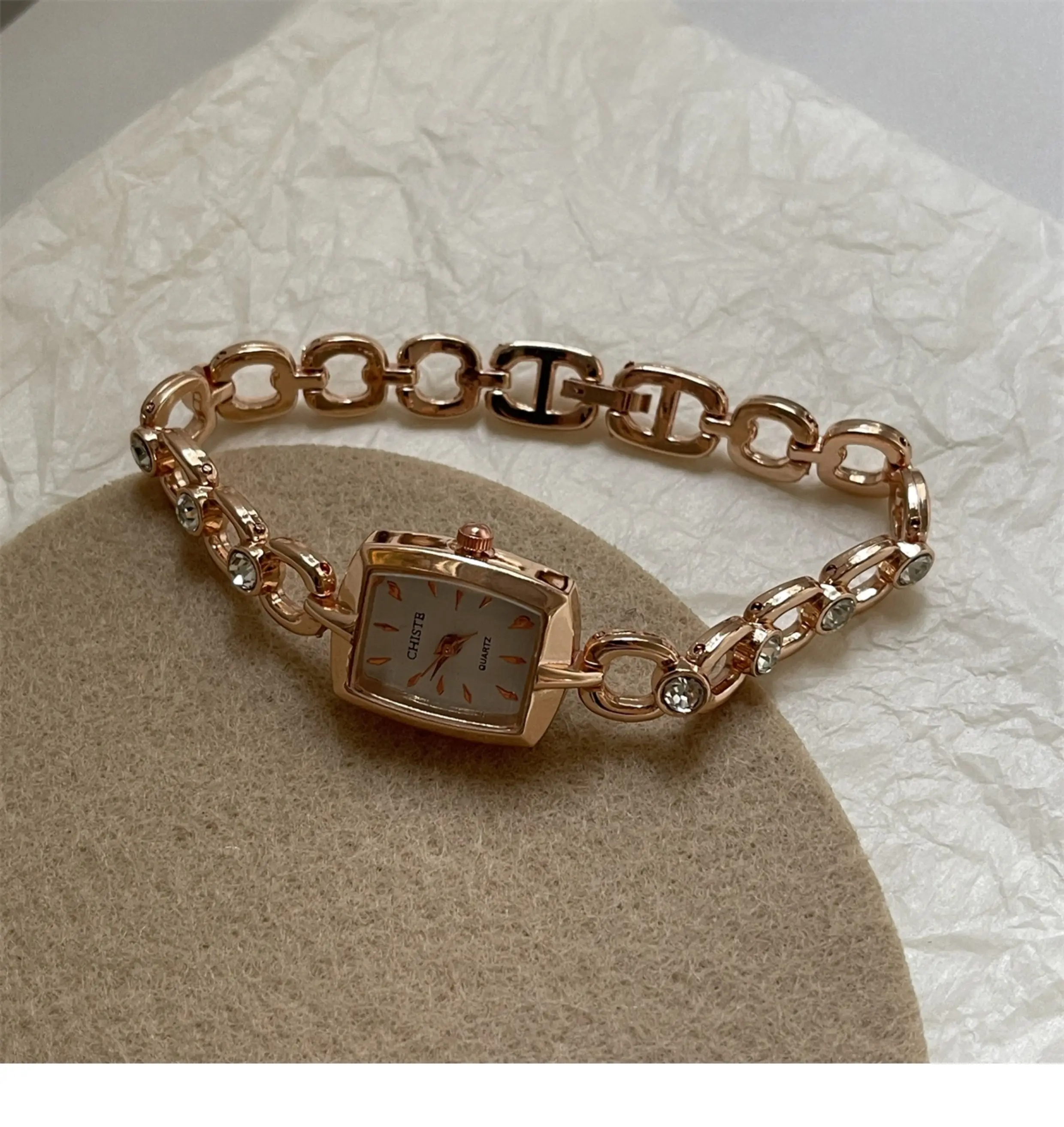 Orologio da donna di nuovo design, orologio da polso quadrato minimalista di fascia alta, orologio da polso al quarzo alla moda, orologio da donna di lusso.