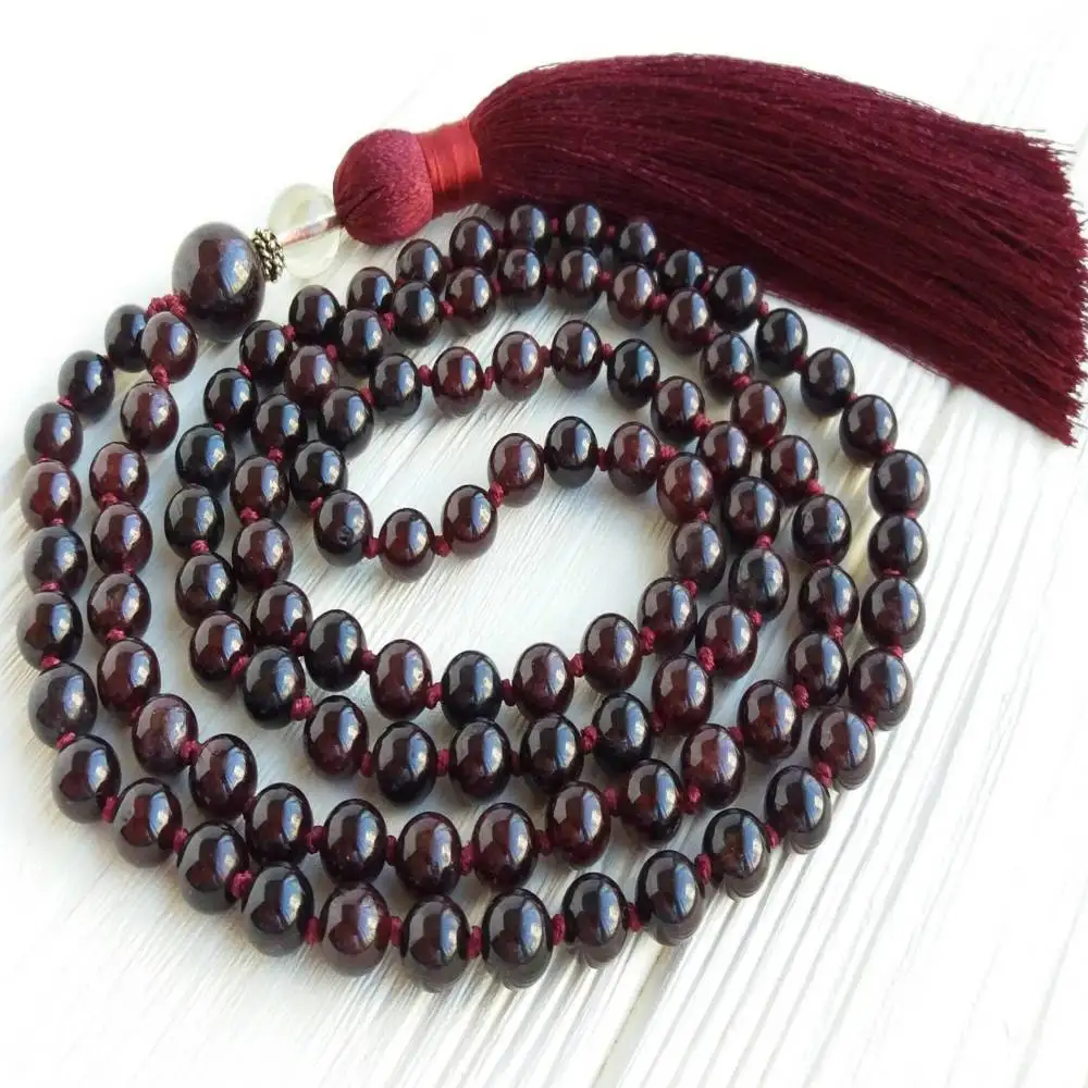 

Натуральное ожерелье-мала из красного граната на 108 бусинах с бордовым кисточком, ювелирное украшение для духовных практик и медитации