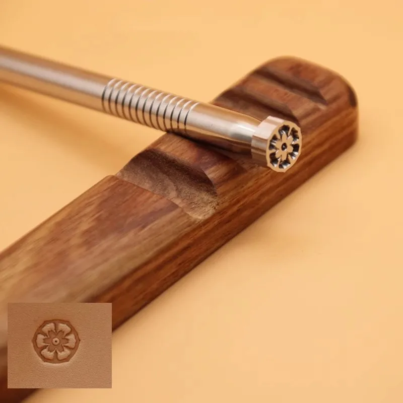 

E386 Сакура Арабеск Штамп Головка 10 мм - Нержавеющая сталь 304 Японский цветочный инструмент для кожи растительного дубления