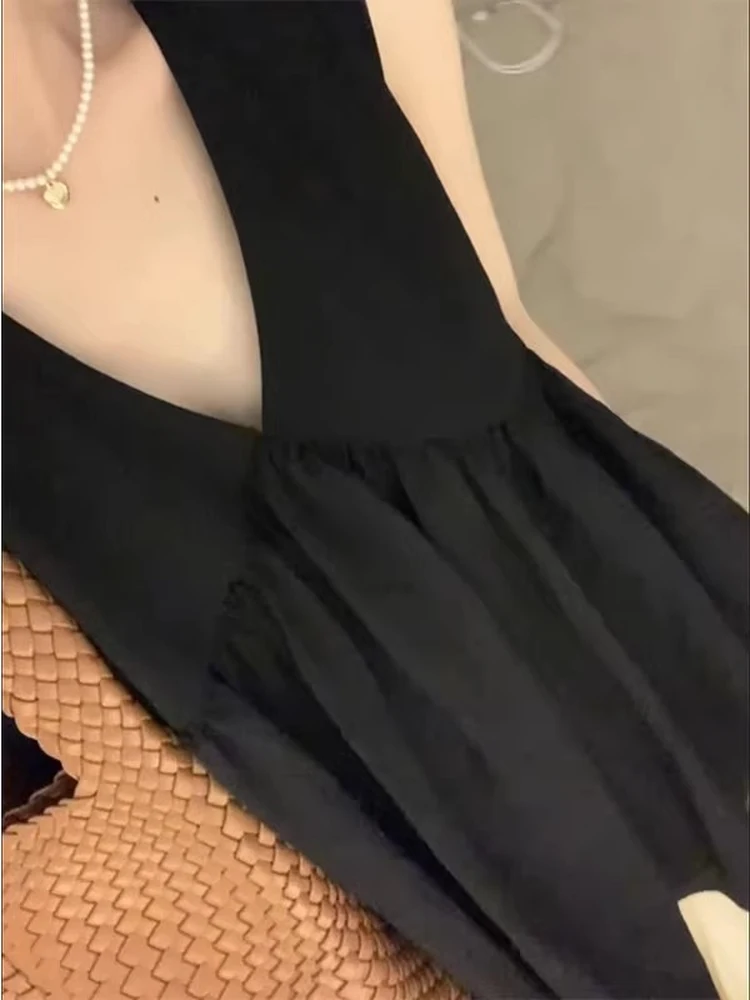 Casual Style Black V-Neck Sleeveless Vest Women's Loose Inner Wear Design Sense Top Summer Vacation Fashion Leaf  Detail