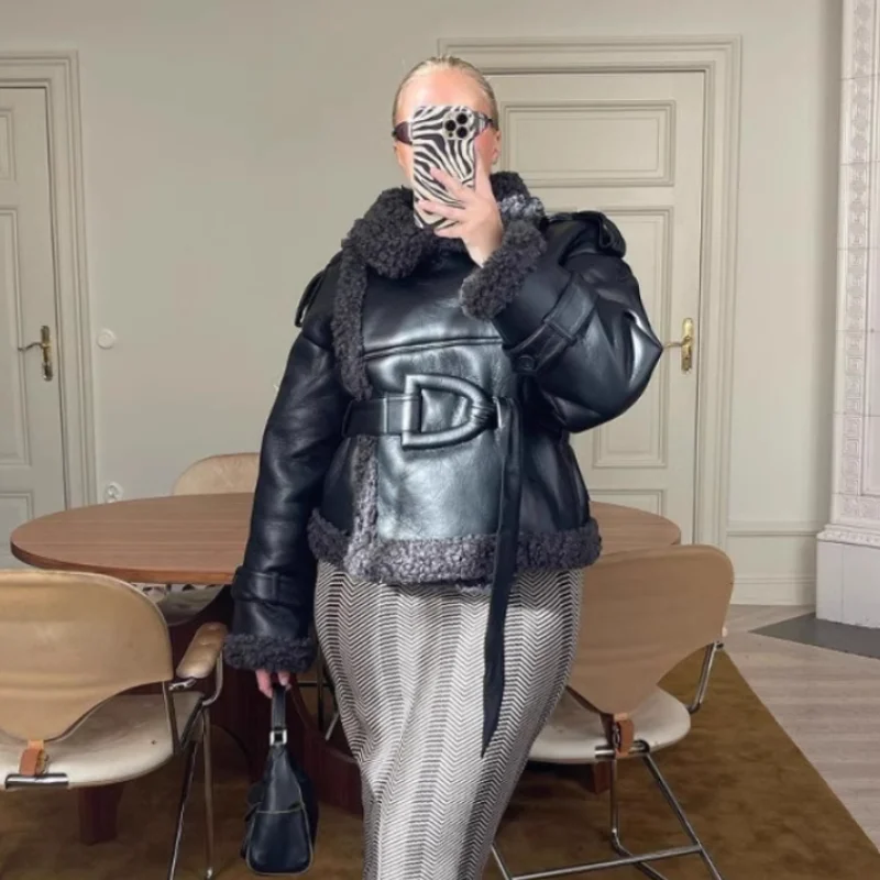 

Stylish Edgy Lapel Fur Integrated Warm Jacket Short Straps Chic Sophisticated Thick Winter 2025 Women's Commuting Streetwear