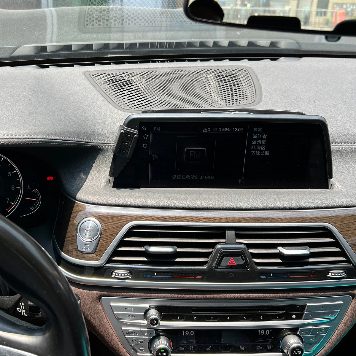 Car Phone Screen Holder For BMW 7 Series G11 G12 2016 2017 2018 2019 2020 2011 2022  Magnetic Wireless Charging Car Phone Mount - Image 2