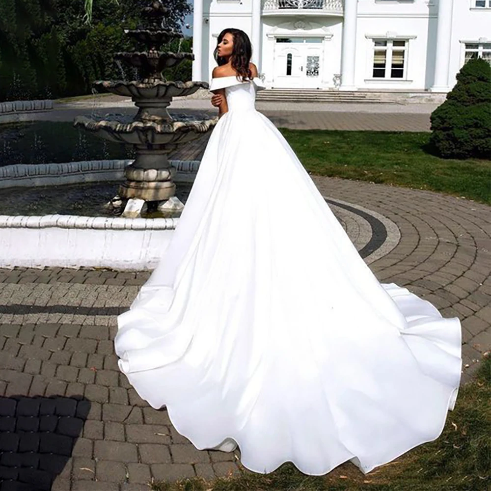 Luxe Satin Off-the-Shoulder Neck Criss Cross Minimalist Bridal Ball Gowns Customized Simple Micro Drape Ruched Wedding Dress