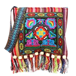 Borsa a tracolla ricamata in stile etnico Boho con decorazioni in nappa per donna