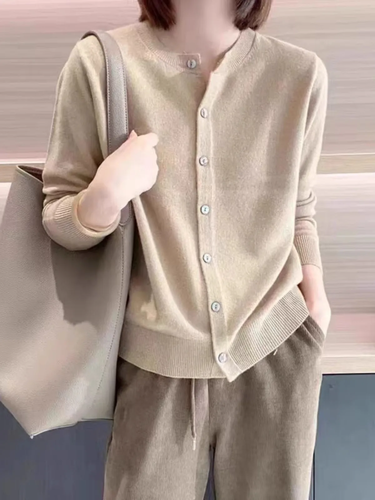 Fashion simple thin round neck 100 pure cashmere knit cardigan women\'s coat spring and autumn age reduction coat wool outside