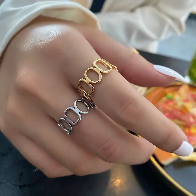Aushöhlung sring weibliches Licht Luxus Design Gefühl ins Stil Gold offenen Ring