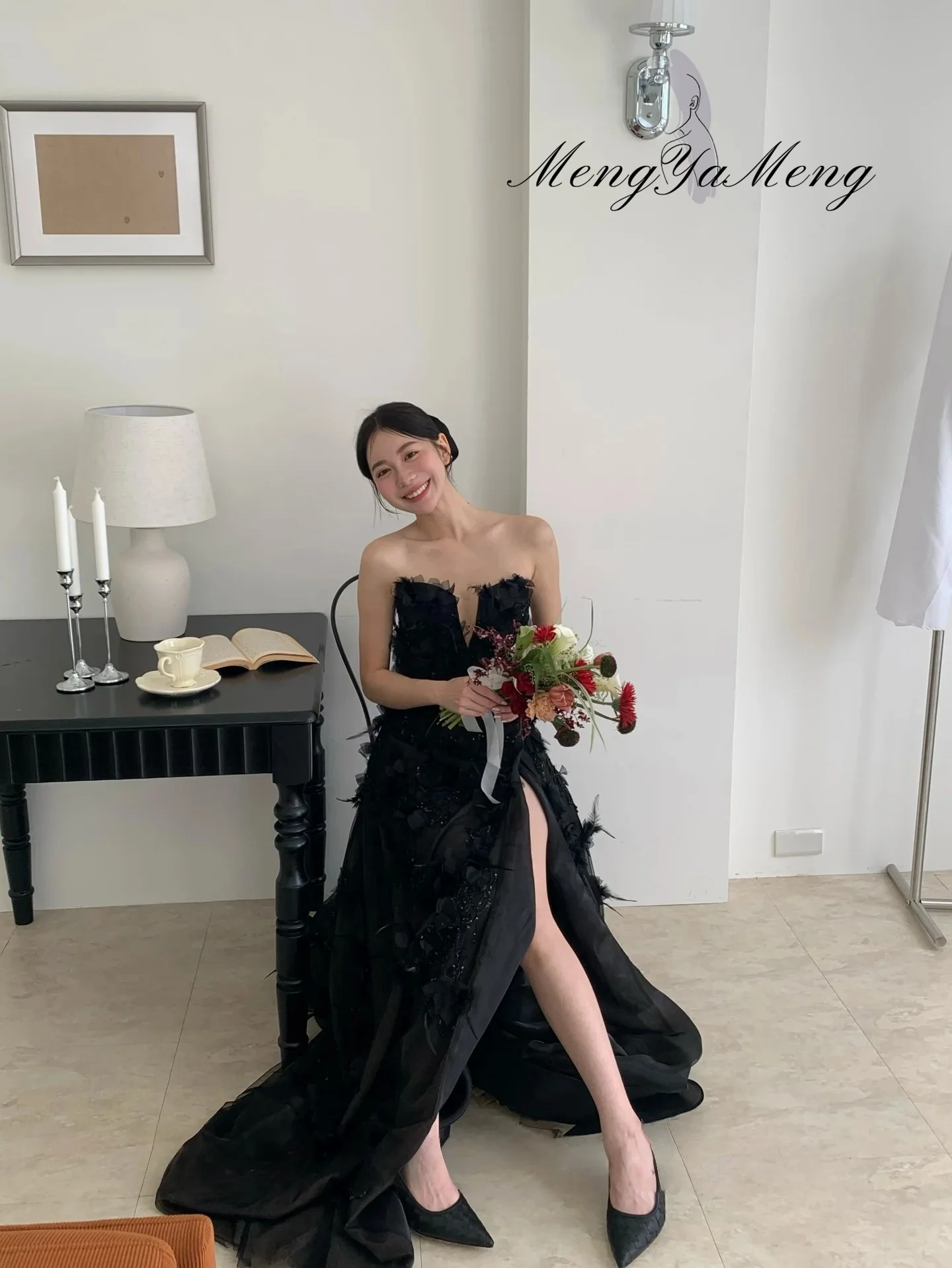 Elegant Black Tulle Evening Dresses Customized이브닝 드레스 Strapless High Side Split Appliques Flowers Feathers Prom Gowns
