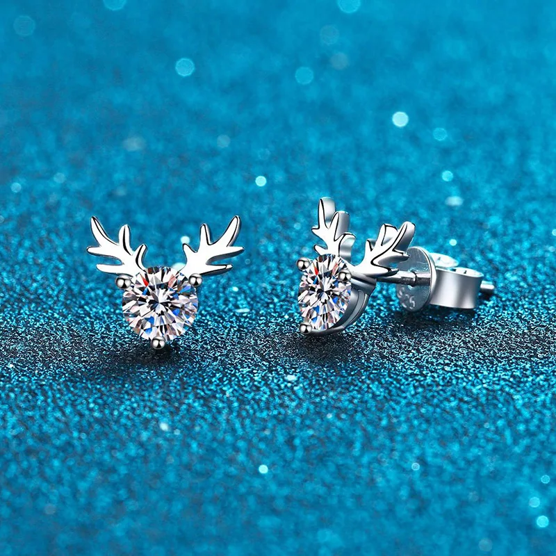 A deer has your s925 sterling silver earrings female Christmas to give her girlfriend classic four claws 50 points Moissanstone