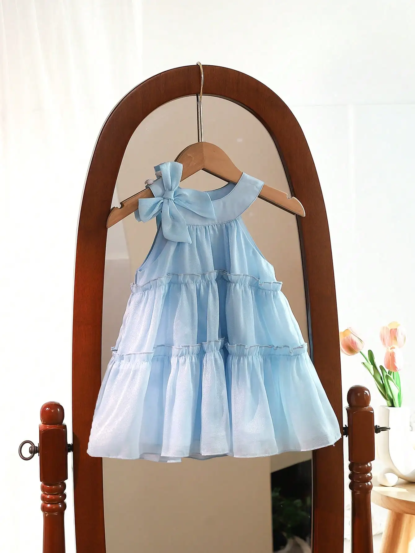 Baby girl's three-dimensional bow cake dress is noble and suitable for outdoor activities in spring and summer. It is versatile