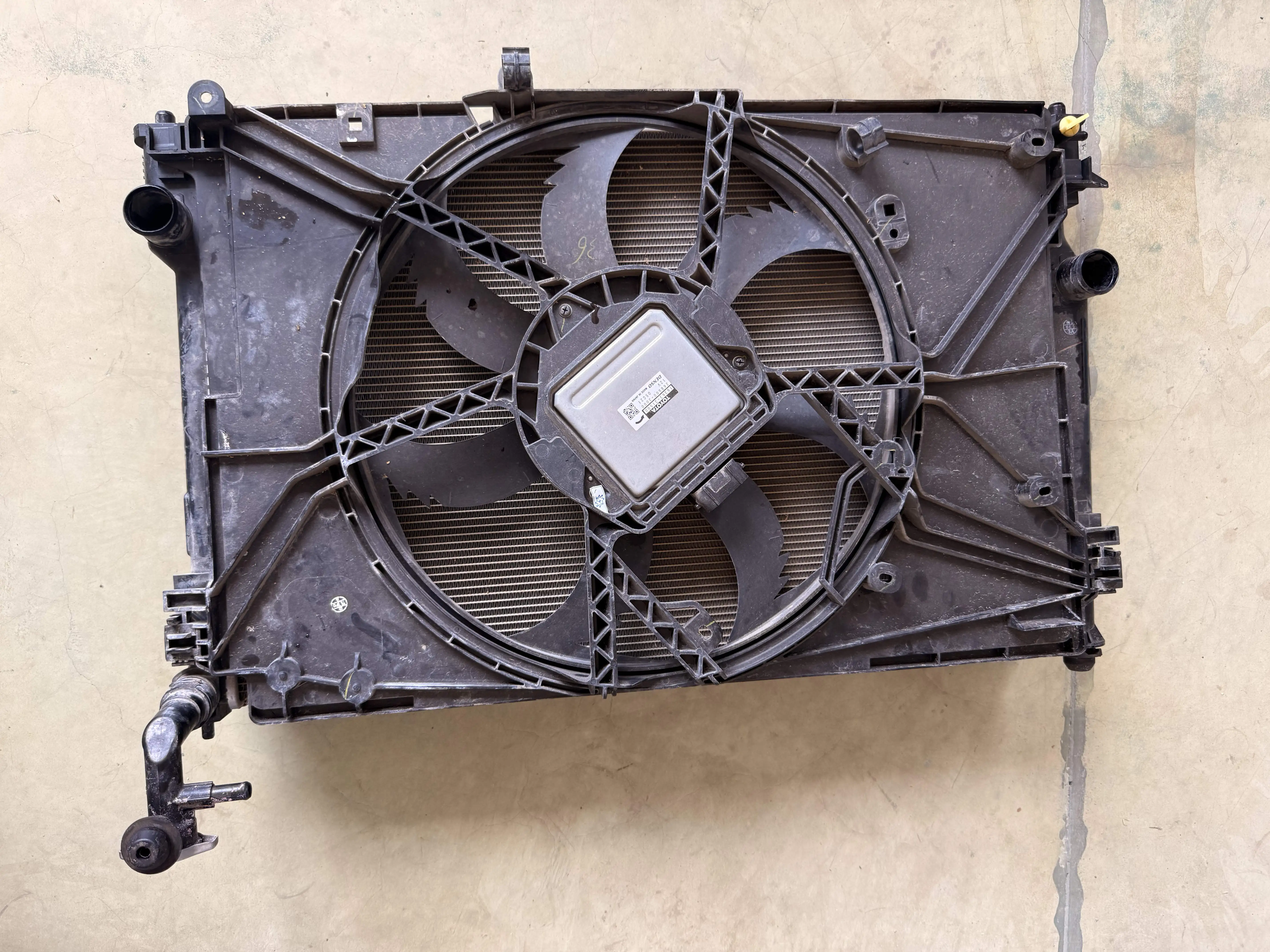 Disassembled Wholesale Original Hybrid Radiator Condenser With Fan Motor Complete Assembly For Harrier Venza 2020-24